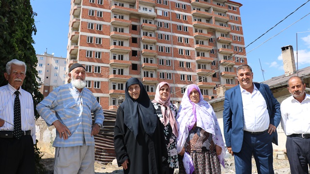Sivas'ta mağdur edildiklerini öne süren arsa sahipleri, devletin konuya el atmasını istiyor.