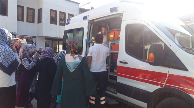 Sıkılan biber gazından etkilenen 25 kişi hastaneye kaldırıldı.
