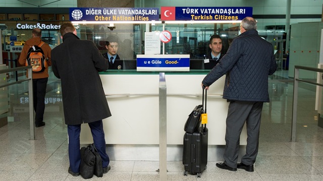 Her yıl çok sayıda vatandaş pasaportlarıyla yurtdışına çıkış yapıyor. Arşiv.