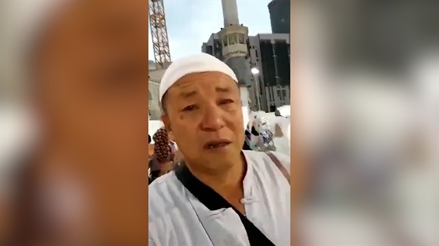 Mescid-i Haram'dan ayrılan Çinli hacılar gözyaşlarına boğuluyor