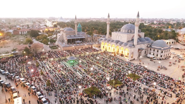 Proje kapsamında binlerce çocuk ve aileleriyle sabah namazında buluştu.