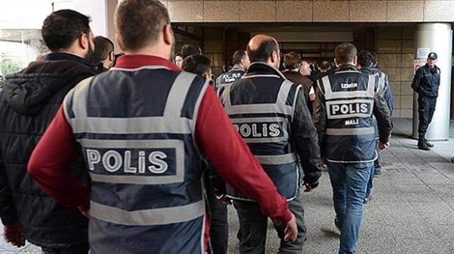 Operasyon kapsamında gözaltına alınan örgüt mensupları emniyete sevk edildi.