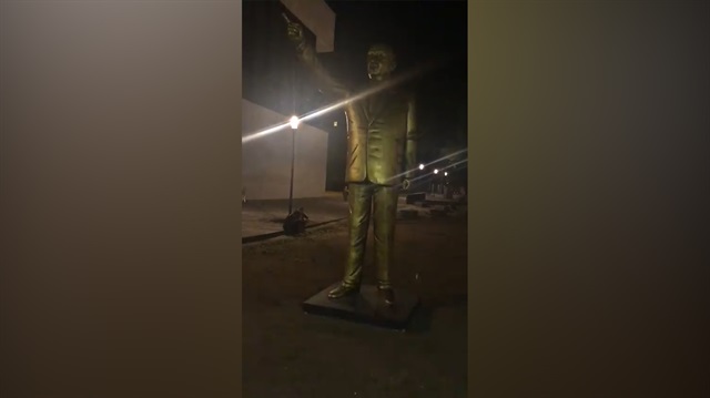 Almanya'da Erdoğan'ın heykeli dikildi