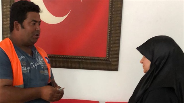 Antalya'da Suriyeli kadın yolda bulduğu cüzdanı sahibine ulaştırdı