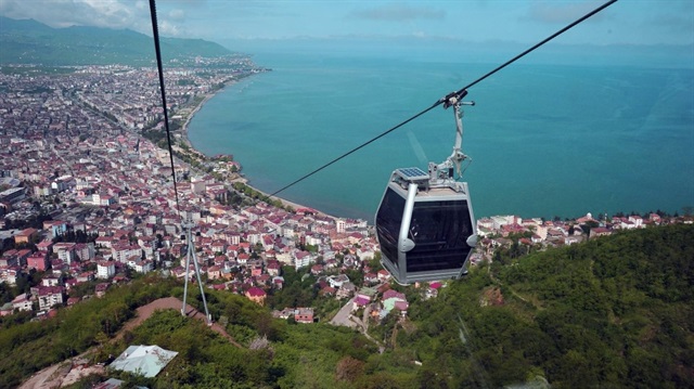 Ordu'da 530 rakımlı Boztepe'ye 10 dakikada ulaşım imkanı sağlayan teleferik