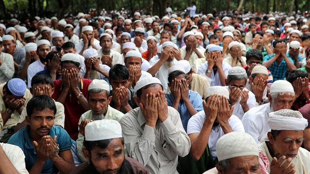 File photo: Rohingya refugeees pray as they take part in a protest at the Kutupalong refugee camp to mark the one year anniversary of their exodus in Cox's Bazar, Bangladesh