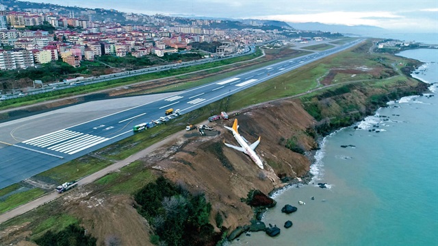 Pistten çıkan uçak için 'millet kıraathanesi' talebi