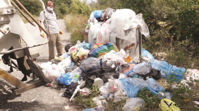 ÇEVKO Genel Sekreteri Mete İmer, halkı bilinçlendirmek için okullarda çevre dersi okutulmasını gerektiğini söylüyor.
