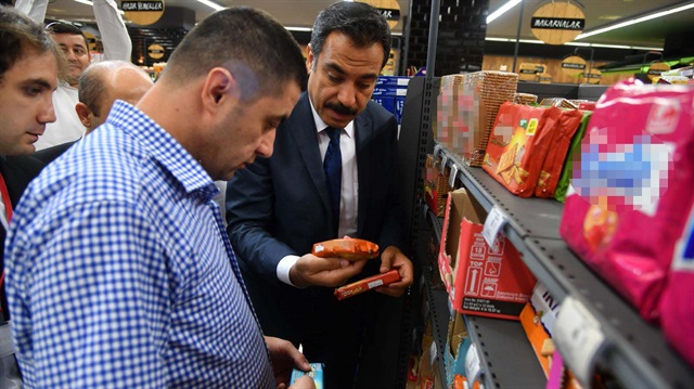 81 ilde eş zamanlı denetimler kapsamında Ankara'da, Ticaret Bakanlığı Tüketicinin Korunması ve Piyasa Gözetimi Genel Müdürü Ahmet Erdal ve İç Ticaret Genel Müdür Yardımcısı Adem Başar'ın koordinasyonunda iş yerleri denetlendi.