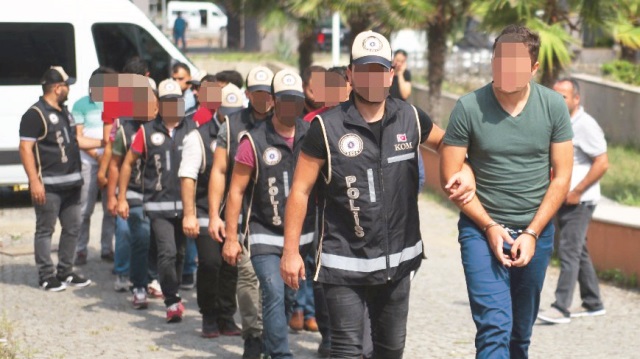 8 şüpheli gözaltına alındı.