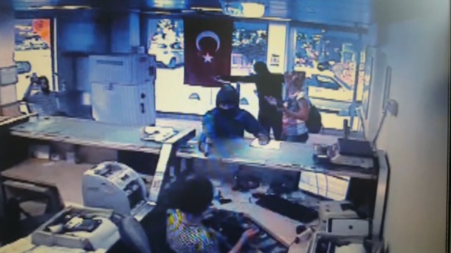 Silahla PTT'yi soyan maskeli kardeşleri ele veren detay!