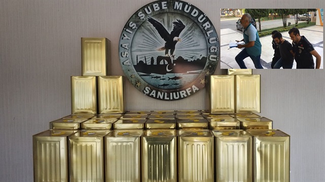 Kendilerine polis süsü veren hırsızlar kovalarca balı gasp etti.