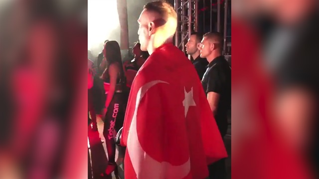 Maraşlı şampiyon kafes dövüşçüsü Plevne marşıyla ringe çıkıyor