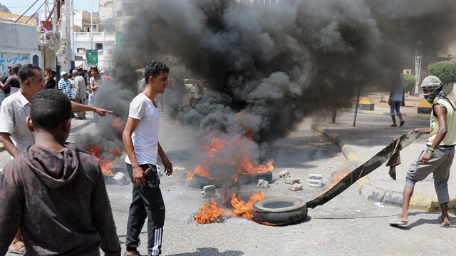 File photo: Protesters block a street with burning tires after the Yemeni Riyal has severely plunged against foreign currencies, in Aden, Yemen September 2, 2018. 