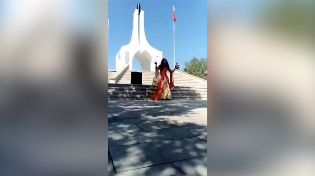 Emet'in kurtuluşunu şehitlikte 'Erik Dalı' oynayarak kutladılar