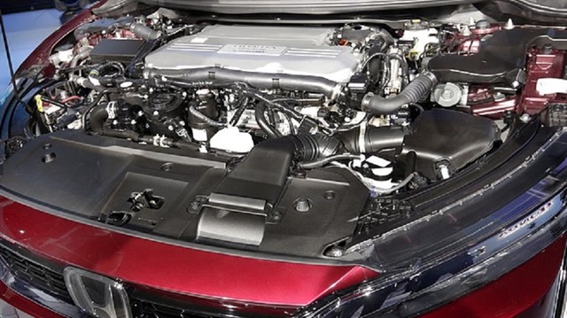 Hidrojen yakıt hücreli bir otomobilin motoru.