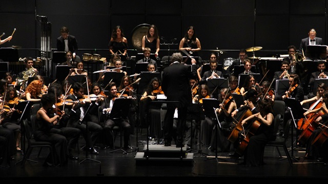 Orkestra, turne kapsamında Çekya, Slovakya, Avusturya, Macaristan ve Polonya'nın önemli festivallerinde müzikseverlerle buluşacak.