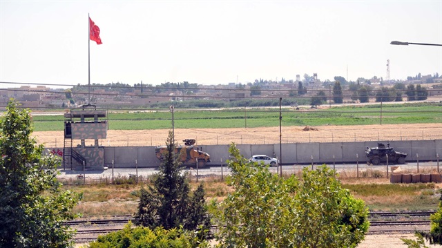 Suriye sınırında güvenlik önlemleri en üst seviyeye çıkarken, ekipler aralıklarla devriye atma görevlerine devam ediyor.