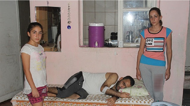Karadağ, 24 saat oksijen makinesine bağlı baygın bir şekilde evde yatıyor.