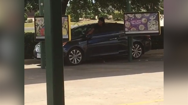 Park ettiği yerden çıkamayan acemi kadın sürücü