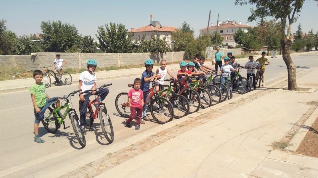Çocukların bisikletleri taşra ilçelerden dağıtılmaya başladı.