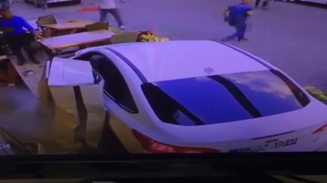 Otomobilin restorana daldığı dehşet anları kamerada