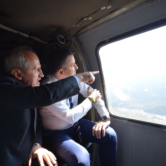 Bakanlar gelişmeleri helikopterle inceledi