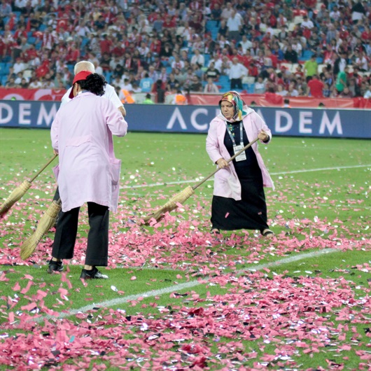 Futbolcular için temizlediler