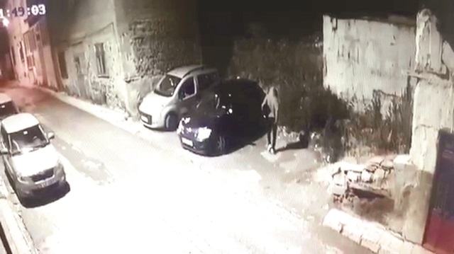 Zanlı, çıkarıldığı mahkemece “nitelikli hırsızlık” suçundan tutuklandı.