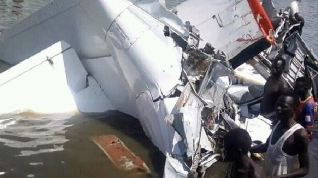 Güney Sudan'ın Yirol kentinde 22 kişiyi taşıyan bir yolcu uçağı düştü.