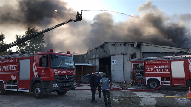 Depodaki yangına çok sayıda itfaiye ekibi müdahale etti