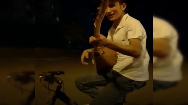 Bağlama sevdalısı gencin tehlikeli yolculuğu
