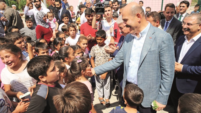 Esed rejimi ve destekçilerinin ülke genelindeki saldırıları ve zorunlu göçler nedeniyle İdlib yaklaşık 4 milyon sivilin sığındığı bir kent haline geldi. Saldırıların artması durumunda Türkiye ve Avrupa’ya doğru 2 milyonu bulabilecek yeni bir sığınmacı dalgasının başlamasından endişe ediliyor.