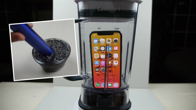 iPhone X'u blenderdan geçrip meyve suyu gibi içti