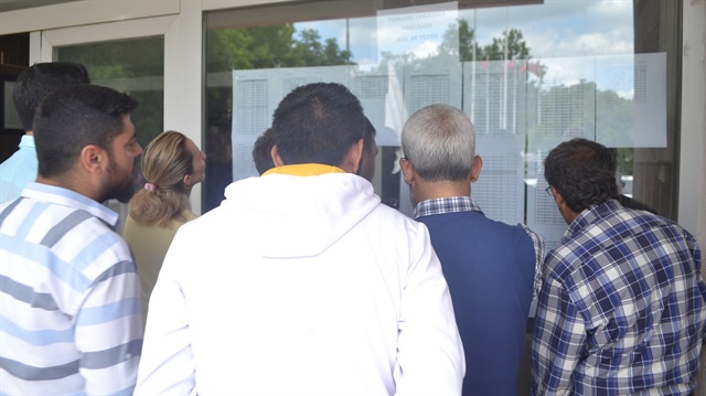 Çalışma ve Sosyal Hizmetler Bakanlığı, Sağlık Bakanlığı, Emniyet Genel Müdürlüğü ve Diyanet İşleri bünyesinde görevlendirilecek 100 bin personel alınacak.