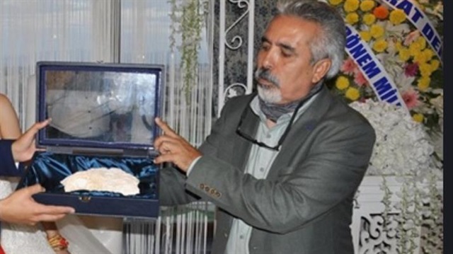 Baba oğluna 10 milyon yıl yaşındaki yengeç fosilini hediye etti.