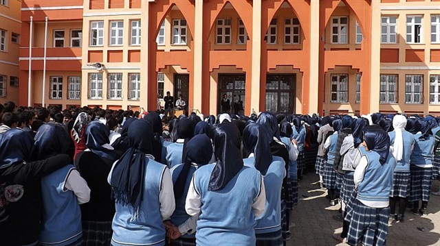 ÖNDER İmam Hatipliler Derneği’nin yapmış olduğu “İmam Hatiplere Bakış Araştırması”, imam hatiplilere dair medyada kullanılan nitelemeleri gözler önüne seriyor.