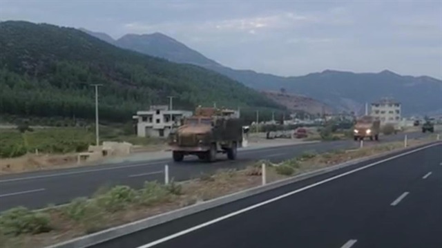 Hatay sınırına askeri sevkiyat sürüyor