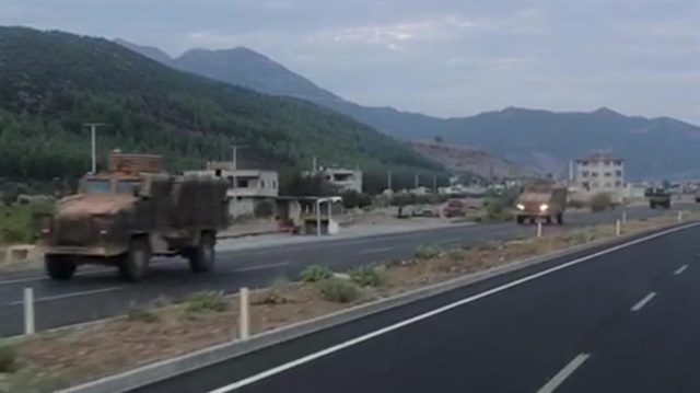Hatay sınırına askeri sevkiyat sürüyor