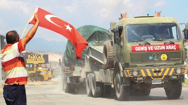 fırtına obüsü ve tank yüklü tırlar ile zırhlı personel taşıyıcılar Hatay’a ulaştı.