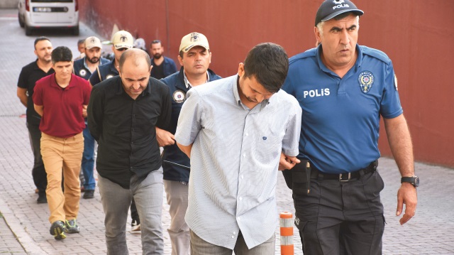 Yeniden örgütlenmek için toplantı yaptıkları iddiasıyla gözaltına alınan 12 kişi adliyeye gönderildi.