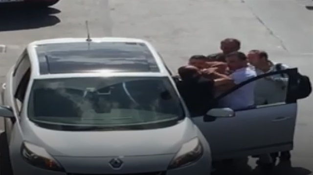 Yolcu minibüsü şoförlerinden vatandaşa dayak!