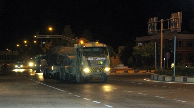 Askeri sevkiyatın peyderpey geçişi sürüyor.