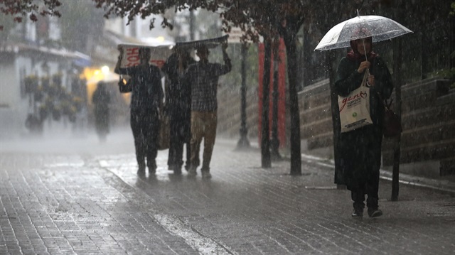 Meteorolojiden bazı illere sağanak yağış uyarısı yapıldı.