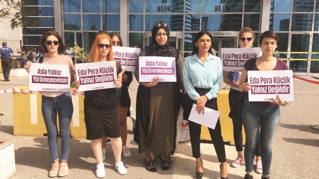 Eda Küçük ve duruşmaya katılanlar, duruşmanın ardından basın açıklaması yaptı.