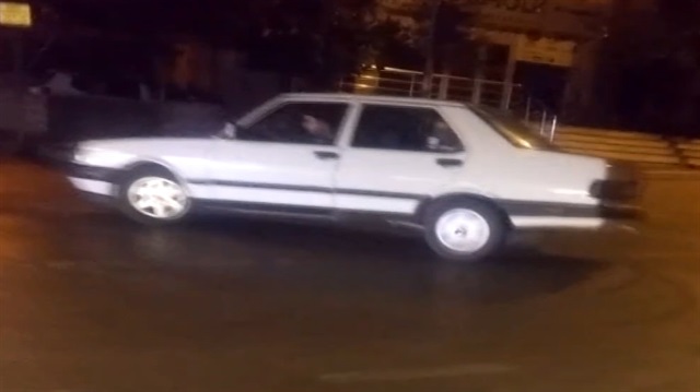 Magandalar trafiğin yoğun olduğu caddeyi kapatarak terör estirdi