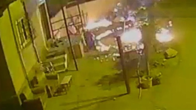 Eve molotoflu korkunç saldırı anı
