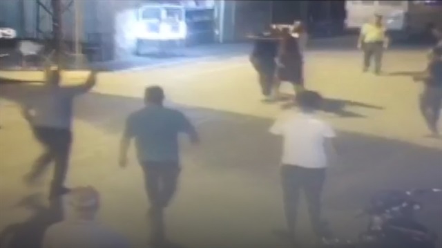 Servis şoförlerinin kavgasında silahlar konuştu