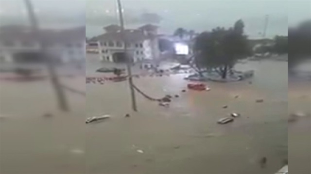 Bandırmada sokaklar göle döndü