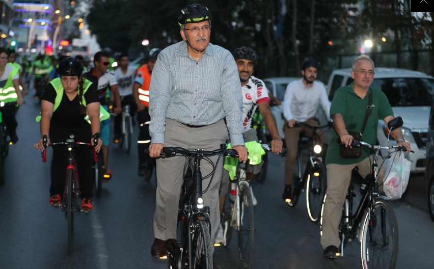 استخدامها لمدة 4 أشهر وفّر 132 ليرة تركية.. رئيس بلدية ينصح الاتراك باستخدام هذه الوسيلة في التنقل 2 استخدامها لمدة 4 أشهر وفّر 132 ليرة تركية.. رئيس بلدية ينصح الاتراك باستخدام هذه الوسيلة في التنقل 1